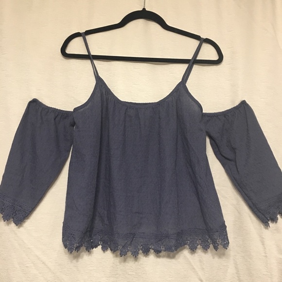 Wet Seal Tops - ❤️❤️❤️Wet Seal Cold Shoulder Crop Top